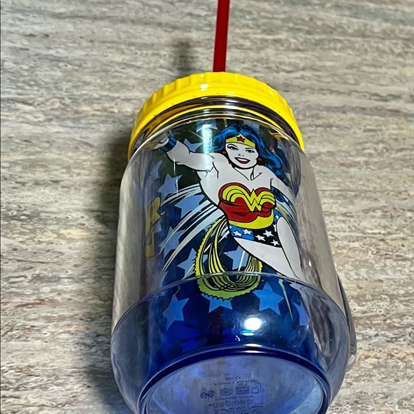 NWOT Wonder Woman plastic cup with straw. - Picture 6 of 8